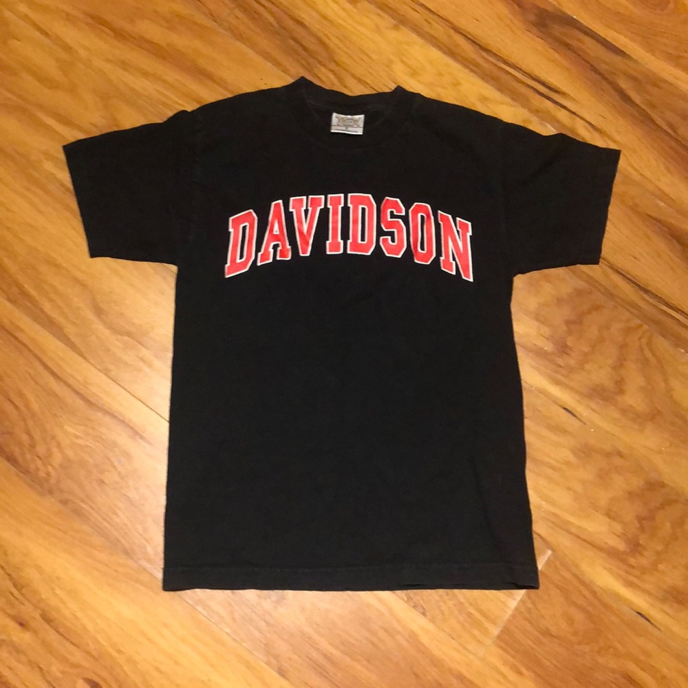 Cute Davidson college font shirt 👚❤️❣️